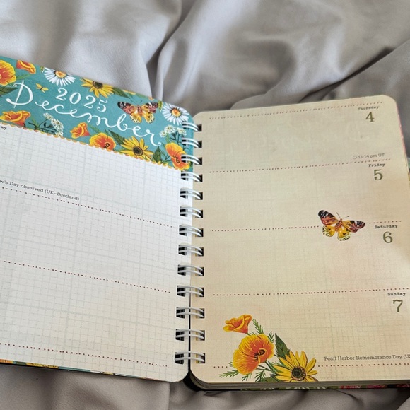 Katie Daisy | 2026 Weekly and Monthly Planner New - Picture 5 of 10